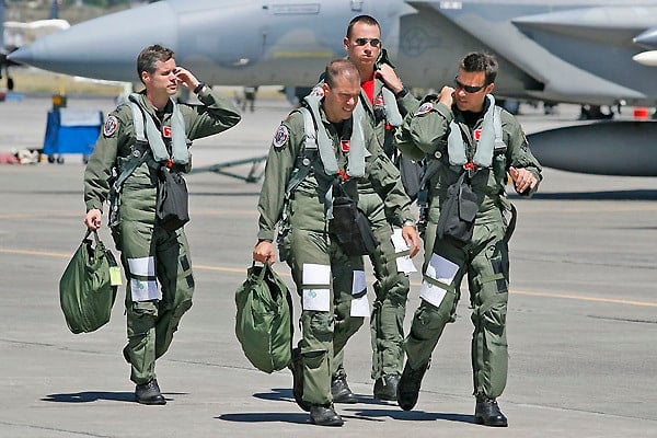 fighter pilot salary air force